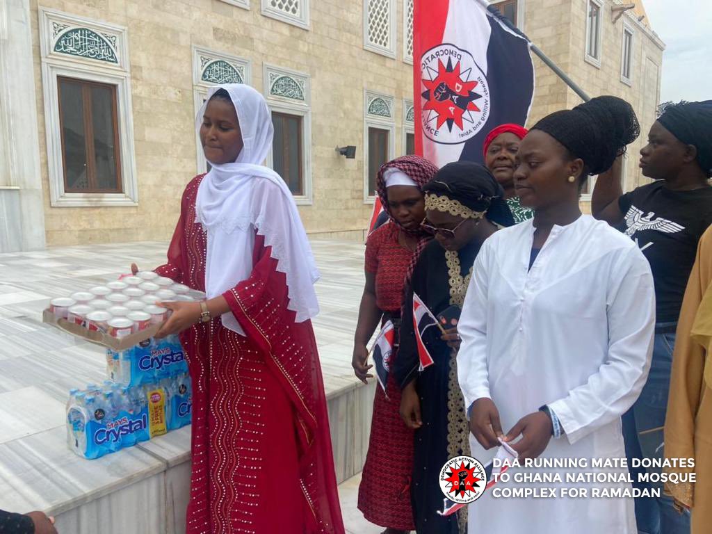 Democratic_AA's tweet photo. We believe in a leadership of Harmony, Balance and Completeness.
DAA visit to the mosque and donation at Kawukudi Mosque.
#PeopleOverPolitics #gijpolcom2023 #daa #readywillingandable https://t.co/hu5k62UNzp