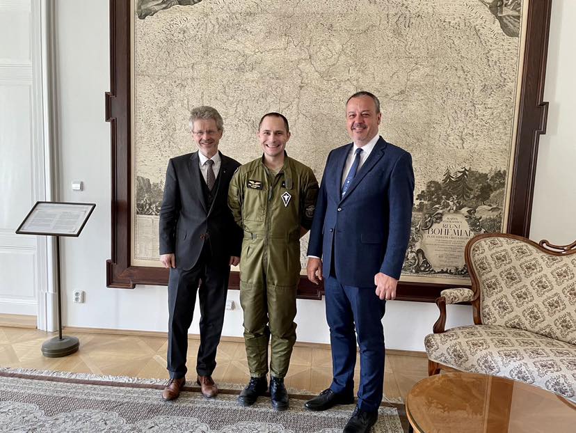 Aleš Svoboda (@astro_ales) on Twitter photo Velice milé a přínosné setkání s panem předsedou <a href="/Vystrcil_Milos/">Miloš Vystrčil</a> v <a href="/SenatCZ/">Senát Parlamentu ČR</a> a Jiřím Duškem, senátorem a také ředitelem <a href="/HvezdarnaBrno/">Hvězdárna a planetárium Brno</a>. Děkuji! 🇨🇿🚀 Velice milé a přínosné setkání s panem předsedou <a href="/Vystrcil_Milos/">Miloš Vystrčil</a> v <a href="/SenatCZ/">Senát Parlamentu ČR</a> a Jiřím Duškem, senátorem a také ředitelem <a href="/HvezdarnaBrno/">Hvězdárna a planetárium Brno</a>. Děkuji! 🇨🇿🚀