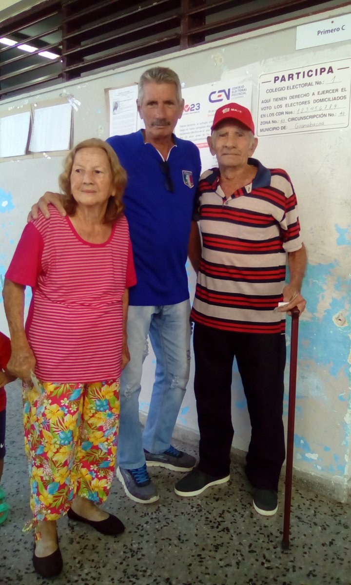 MaritzaANAP's tweet photo. @centrofidel Las familias campesinas respaldando a Cuba ejercen su derecho al voto https://t.co/CrEbK9trAK