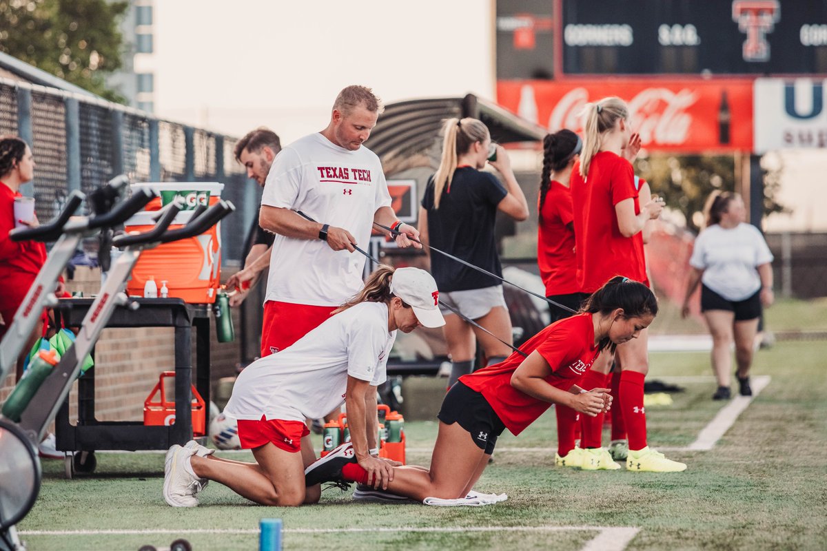 Wishing a very happy birthday to our strength coach <a href="/Ktmunger/">Katie Munger</a>! 

#WreckEm