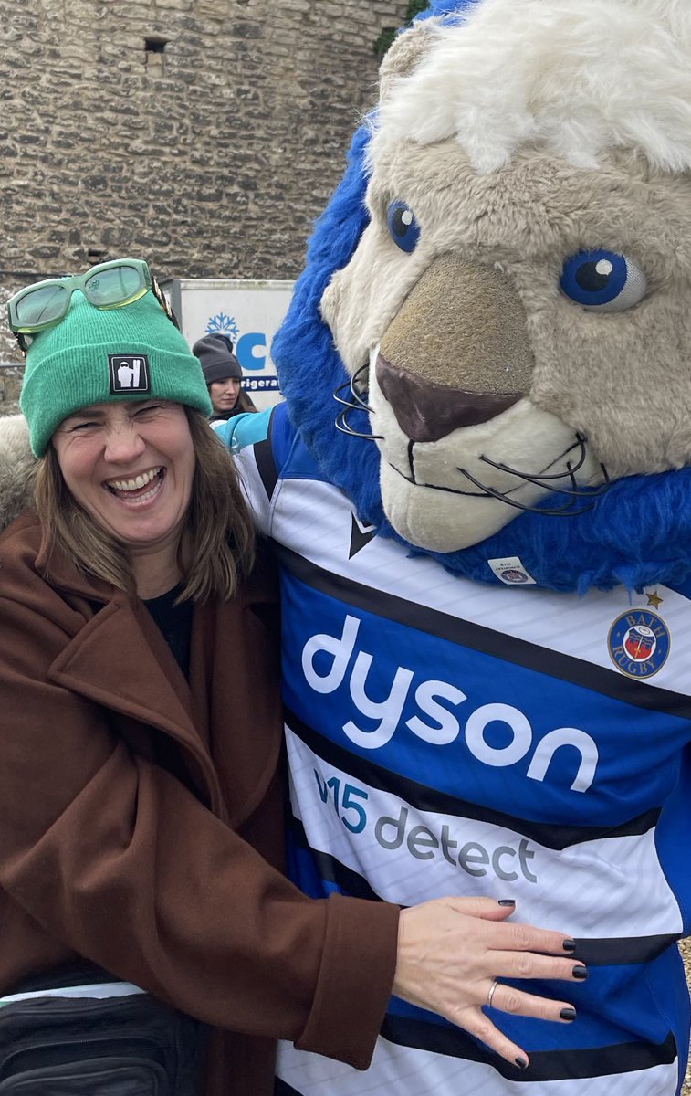 SarahfromBath's tweet image. New bf @maximusthelion 
@BathRugby 💙🖤🤍