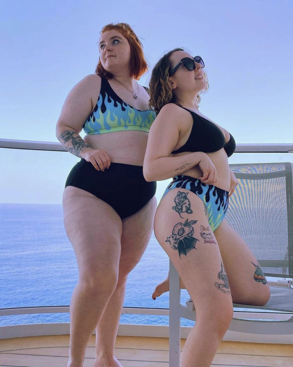 HAYLEYELSAESSER's tweet photo. 🔥 We're loving these two in the matching flame swimwear! 💦

📸 @kaylie_macleod https://t.co/d2bwjBCy74