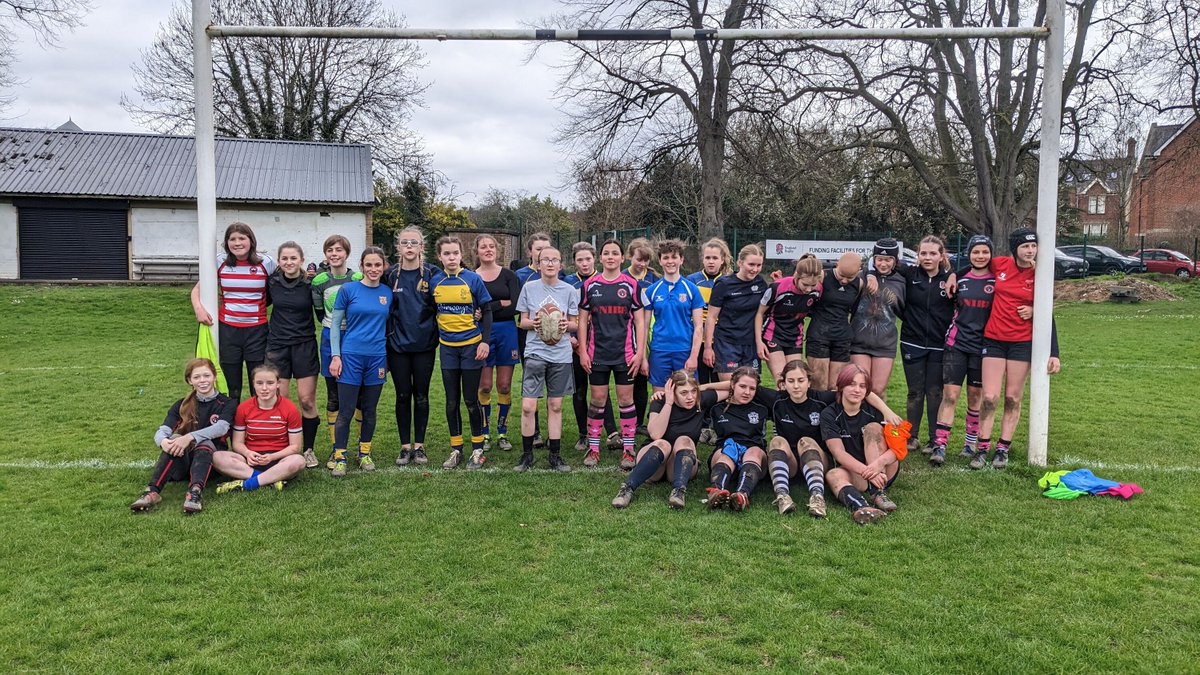 MatlockBees's tweet photo. #MatlockBees great training session today with our U16 &amp; 14s as we support the transition for our year 9s to U16s next season https://t.co/86BWXyZqCM