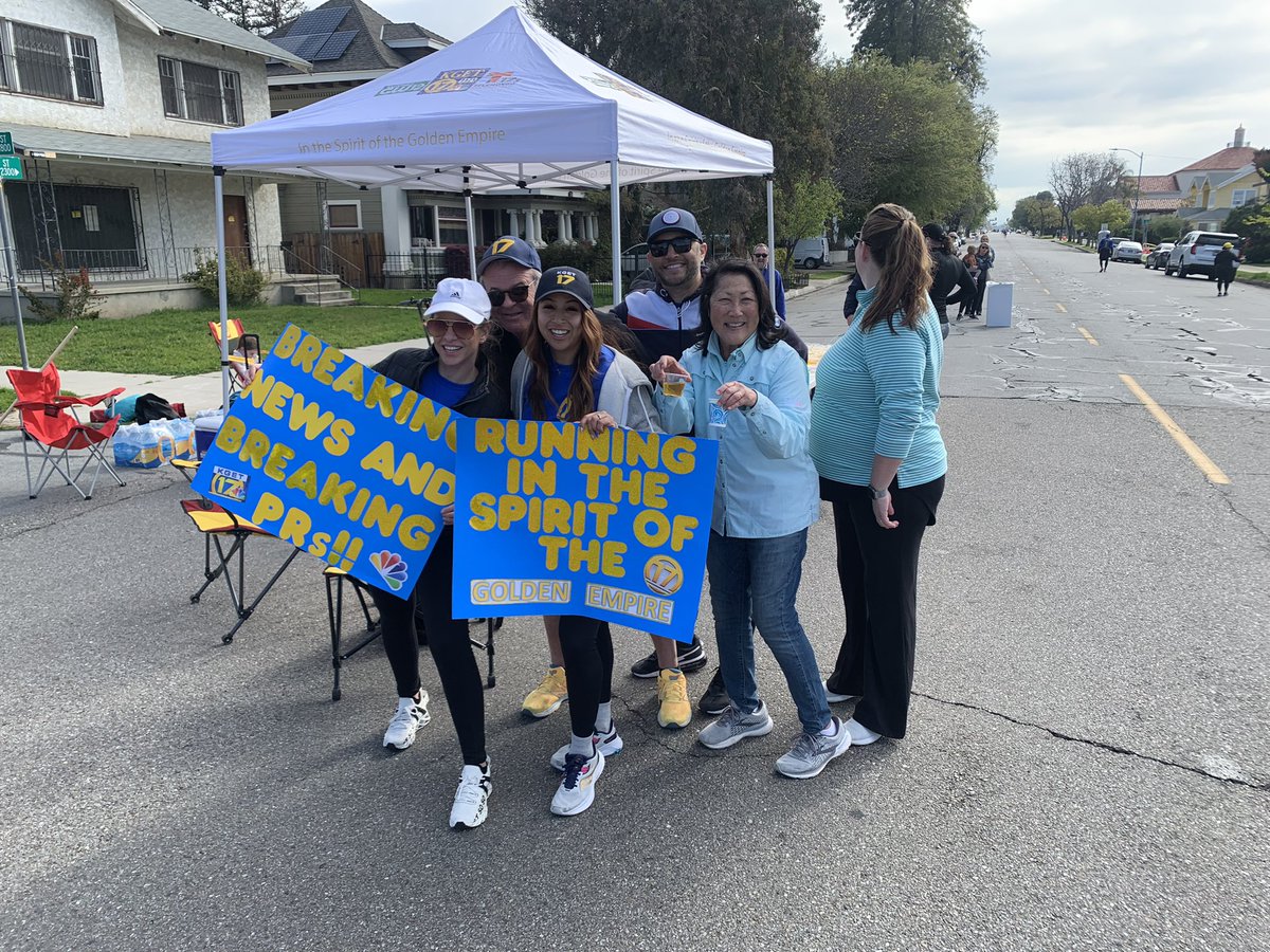 JimScottKGET's tweet image. #KGET Havin’ fun at mile marker 17 for the Bakersfield Marathon!!!