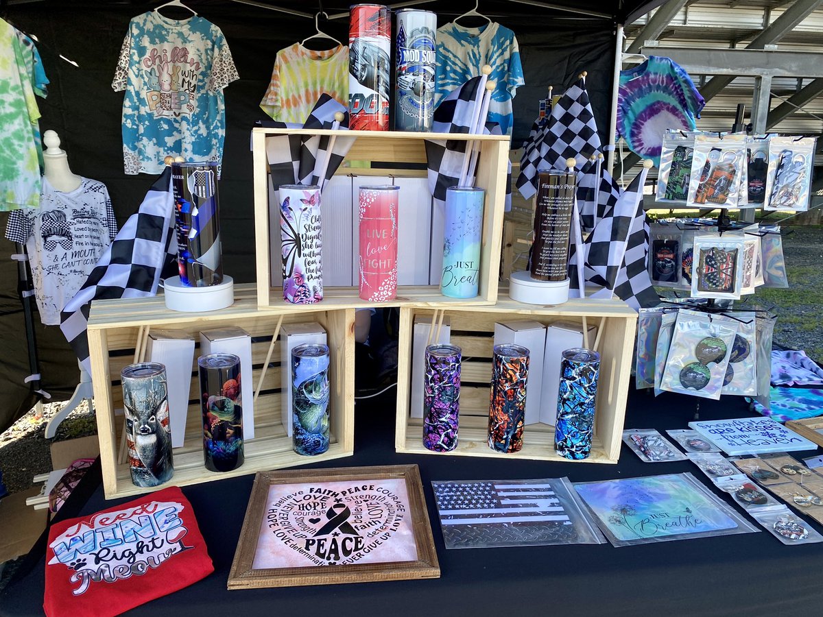 TSwisher89's tweet image. Setup at the track yesterday. Good turn out and getting our names out there. 

If you see anything your interested in please let me know. We offer personalized &amp;amp; custom orders also. 

We can ship any items, just let me know your zip code.

#shorttracklife | #kountrygirlkreations