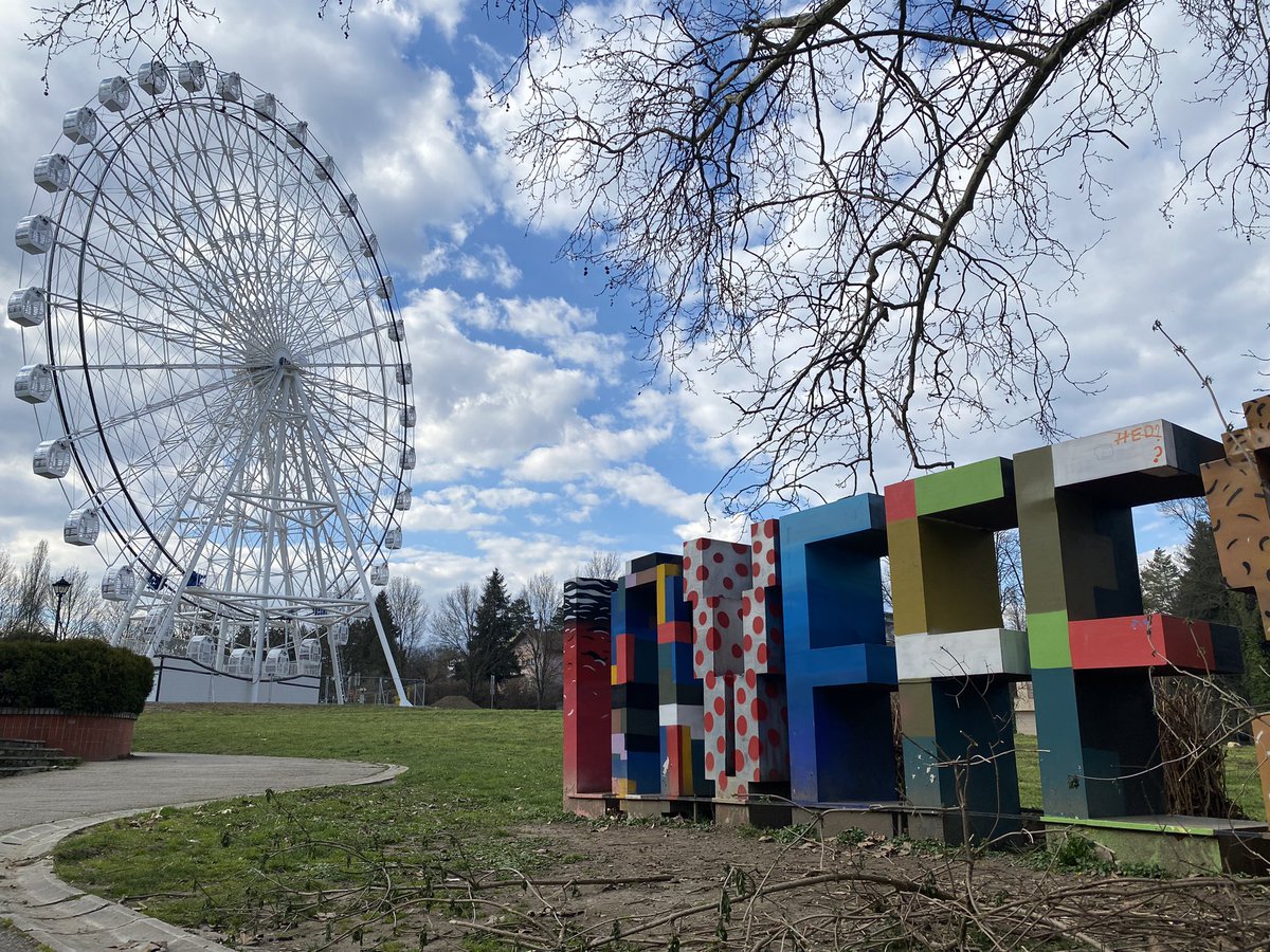 lifeinSerbia's tweet photo. This is located in Vrnjačka Banja, city in Serbia. Lovefest is a festival in Serbia😊🌸 https://t.co/miiGxOYExz