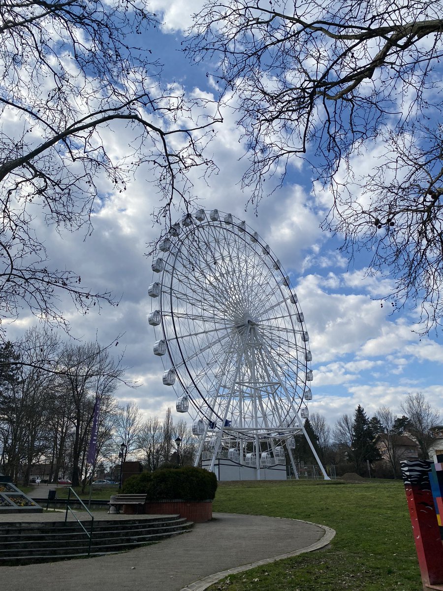 lifeinSerbia's tweet photo. This is located in Vrnjačka Banja, city in Serbia. Lovefest is a festival in Serbia😊🌸 https://t.co/miiGxOYExz