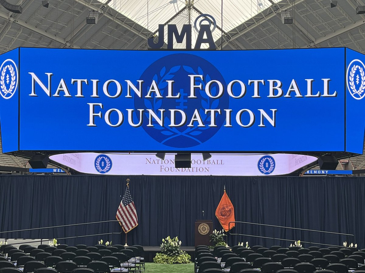Ready for the <a href="/NFFNetwork/">National Football Foundation</a> event to honor #CNY scholar athletes! <a href="/Cuse/">Syracuse Athletics</a> #Syracuse <a href="/Future4Football/">Future For Football</a>
