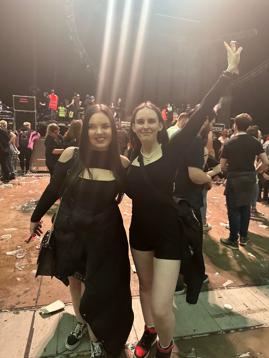 FallOutAtSix_'s tweet image. Happy happy girliepop 🥲🥲🥰