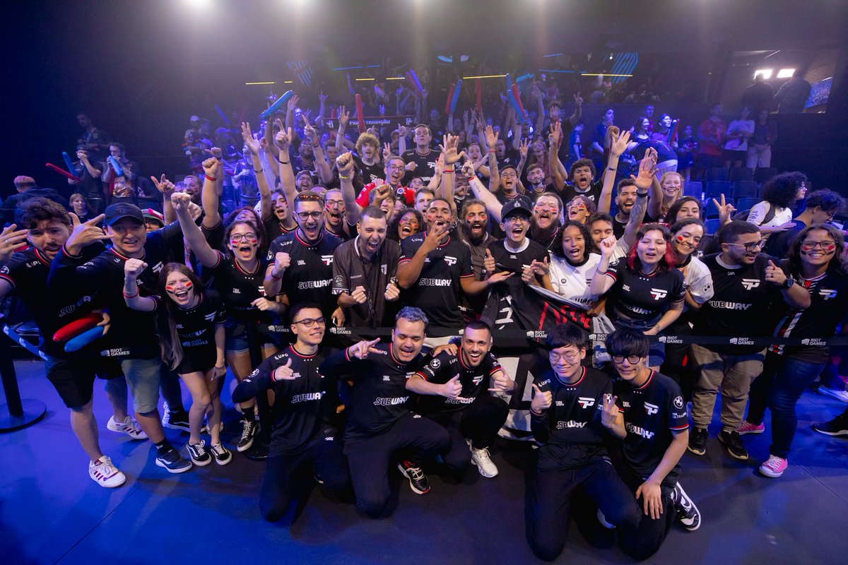 paiNGamingBR's tweet image. SORTEIOZADA SURPRESA 🚨🚨🚨

vamo dropar 3 mantos 2023 personalizados e autografados pela line CBLOL 🤙

regras: 
- seguir nois
- RT no post
- comentar MUITO #GOpaiN 

BORAAAAA 👇👇👇