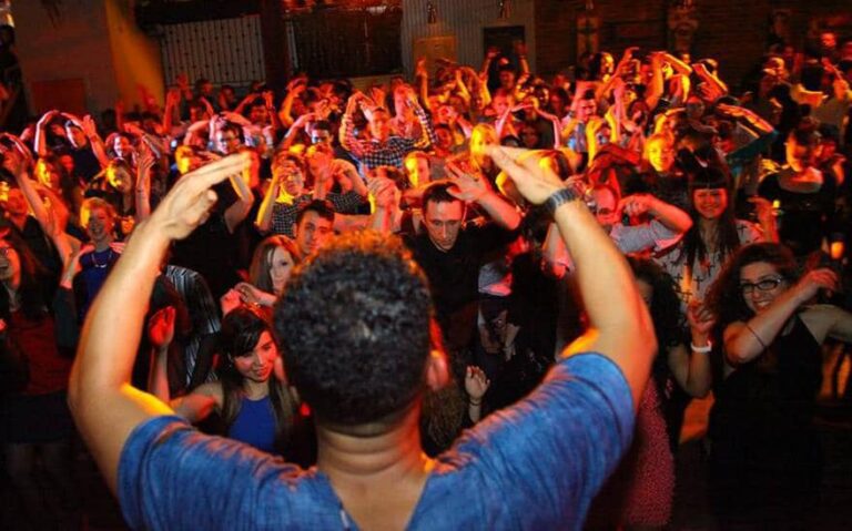 #BrumHour 🐝 Networking with #Birmingham tweet media