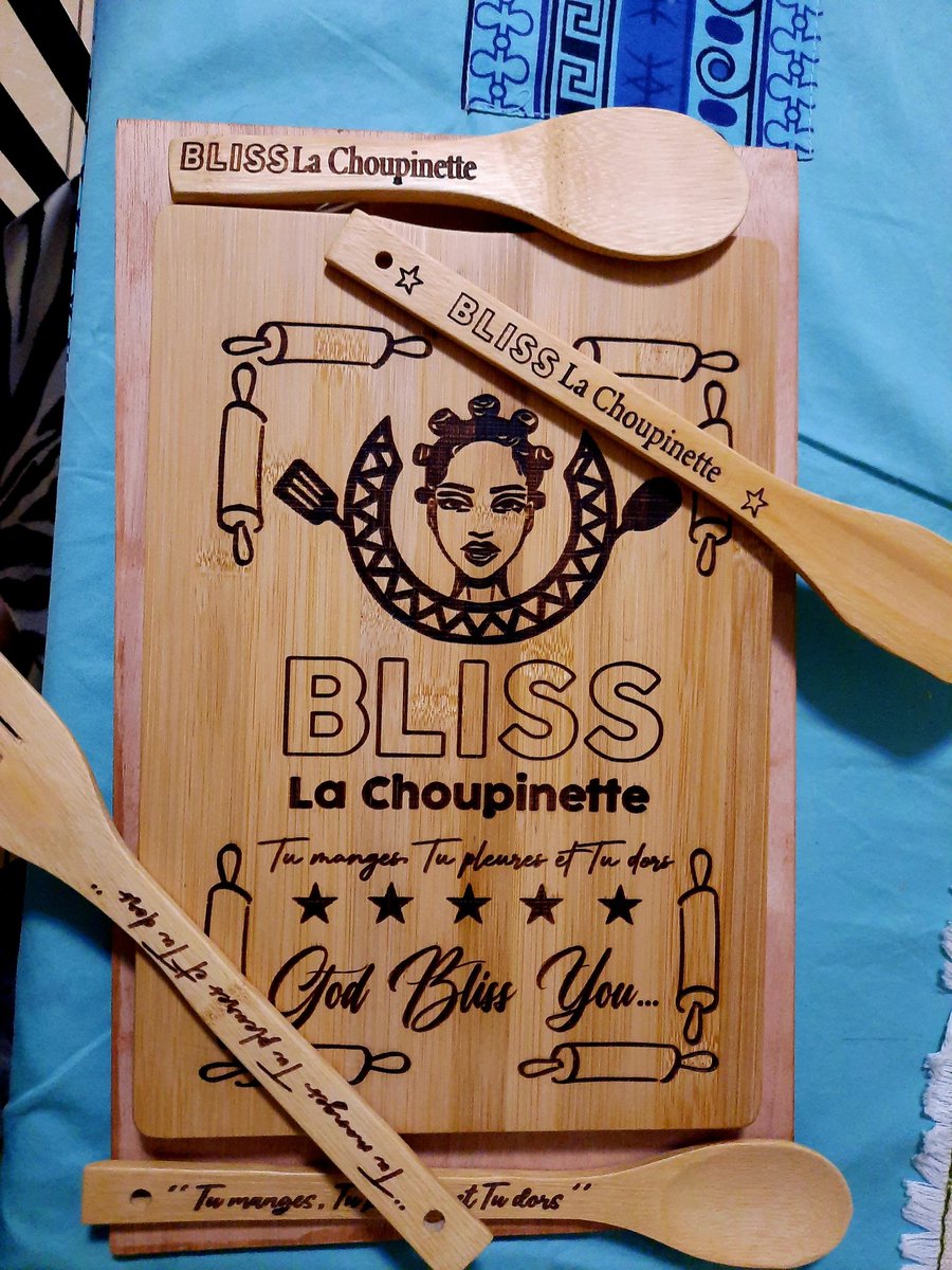 Gravure au laser sur bois 
Nous le faisons dans n'O-LABOratoires 😍😍😍🇬🇦🇬🇦🇬🇦
Wha : +241060061032
App: +241060 061 032
