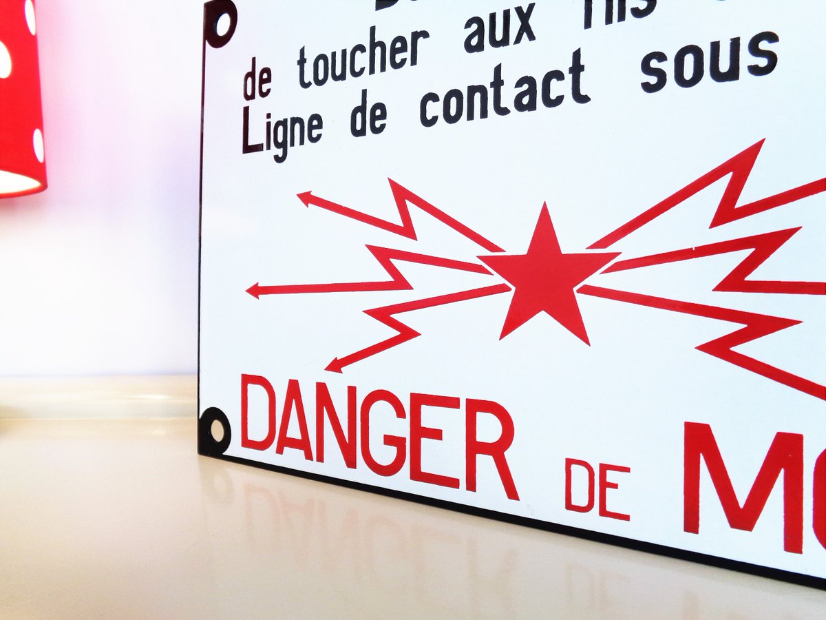 MaLanterne's tweet photo. Vintage Street Sign Middle Size French Enamel Street Sign ''Danger de Mort'' industrial Electricity Sign Wall Home Decor Made in France 80s https://t.co/MaFejUElWA #Spring #FREESHIPPING #CHRISTMAS #Oscars #Vintage #BLACKFRIDAY #Antiques #HomeAndLiving https://t.co/MzdnSFu300
