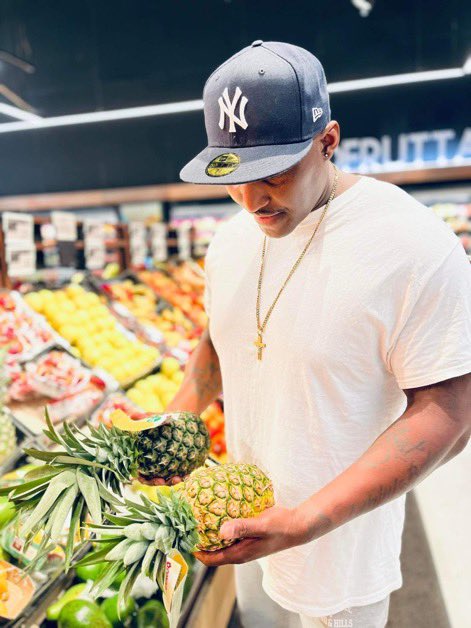 C2thaL2thaIGG's tweet photo. #PineApplePapi ππ¨πΏβ𦲠https://t.co/PbxQkoDVdu