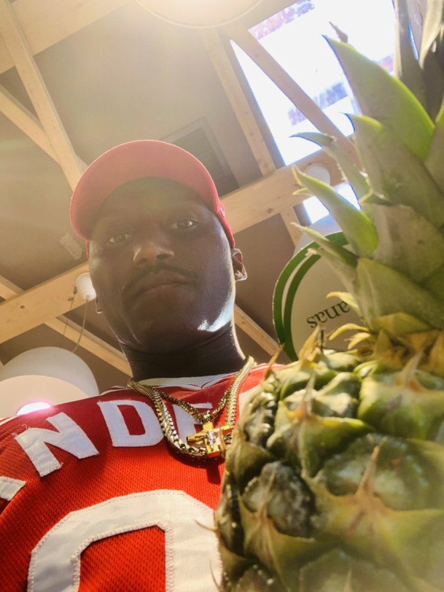 C2thaL2thaIGG's tweet photo. #PineApplePapi ππ¨πΏβ𦲠https://t.co/PbxQkoDVdu