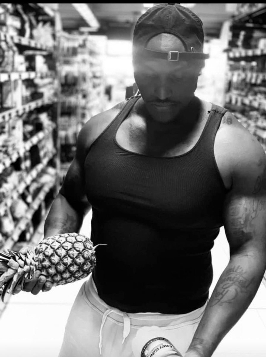 C2thaL2thaIGG's tweet photo. #PineApplePapi ππ¨πΏβ𦲠https://t.co/PbxQkoDVdu