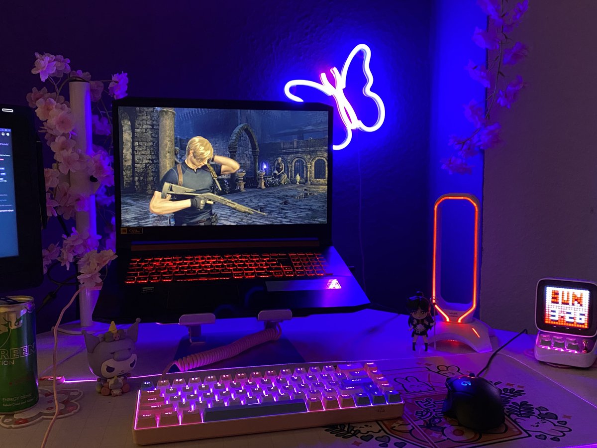 7raidora's tweet photo. sorry guys no comms this weekend happening my husband leon doesnt allow it https://t.co/2Ntgj4pq14