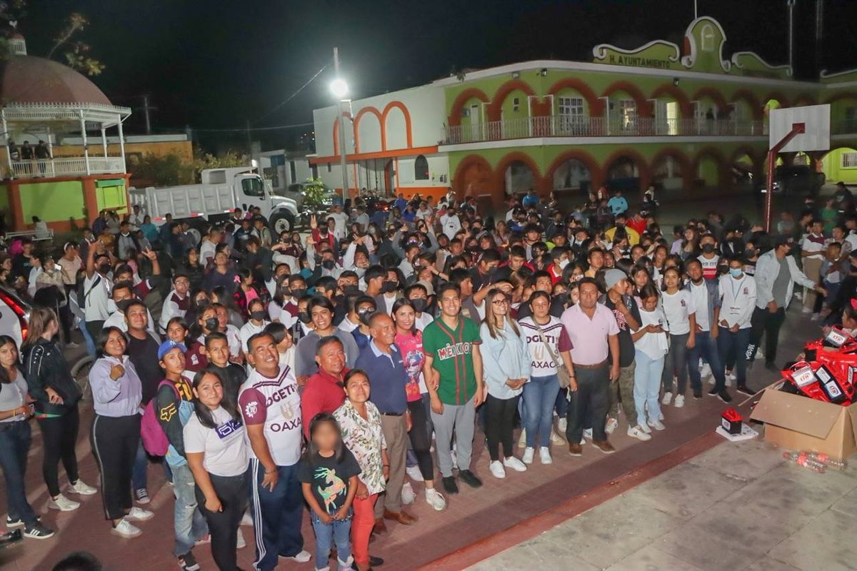 Injeo_GobOax's tweet photo. Con mucho entusiasmo en coordinación con #BeeODS y el #Cbtis263, nos sumamos a la #HoraDelPlaneta, para poner nuestro granito de arena y motivar a las juventudes a construir un futuro más sostenible para la sociedad actual y futura.
#JuventudesTransformandoSuHistoria https://t.co/2hKk0uJiSn