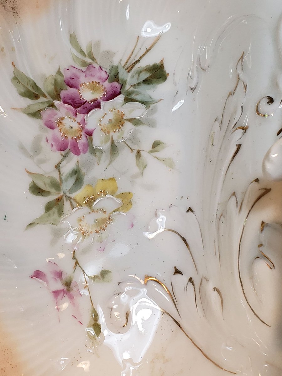 atticesoterica's tweet photo. Vintage Double Sided Bowl With Handle, Carl Tielsch, Pink, Yellow and White Flowers, Scalloped Edge, Porcelain, Made In Germany, Gilded Edge https://t.co/dCwfYEpMEo #Antiques #BestOffer #Vintage #Collectibles #Curios #AtticEsoterica #Etsy #VintageGerman https://t.co/XBAhepQ3Uz