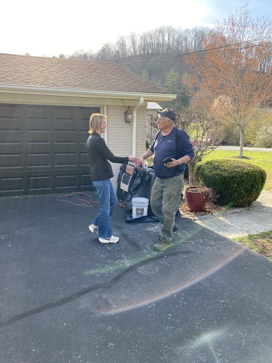 KellyCraftKY's tweet photo. While on the road, it has been a pleasure to meet supporters across the Commonwealth like Gary &amp; Jean Smith. Hearing from our Veterans will always be a top priority for me, and it was an honor to give him one of my challenge coins for his service and sacrifice to our county. https://t.co/guDxxzXJqD