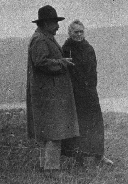 ElectrifyMee's tweet photo. #MarieCurie and #AlbertEinstein https://t.co/Y7cItQ4wv7
