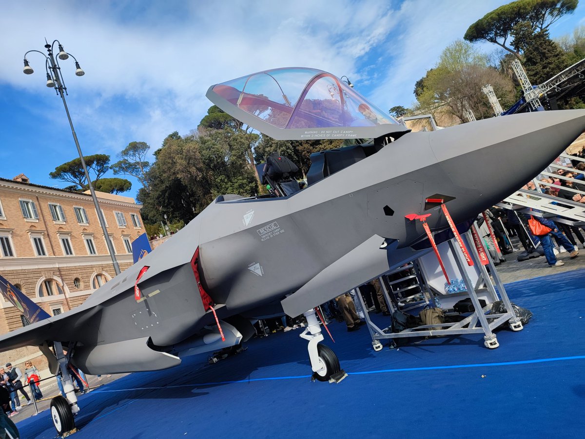 andrea_tarta's tweet image. Predatore urbano

@ItalianAirForce

#F35 #f35lightning #aeronauticamilitare
