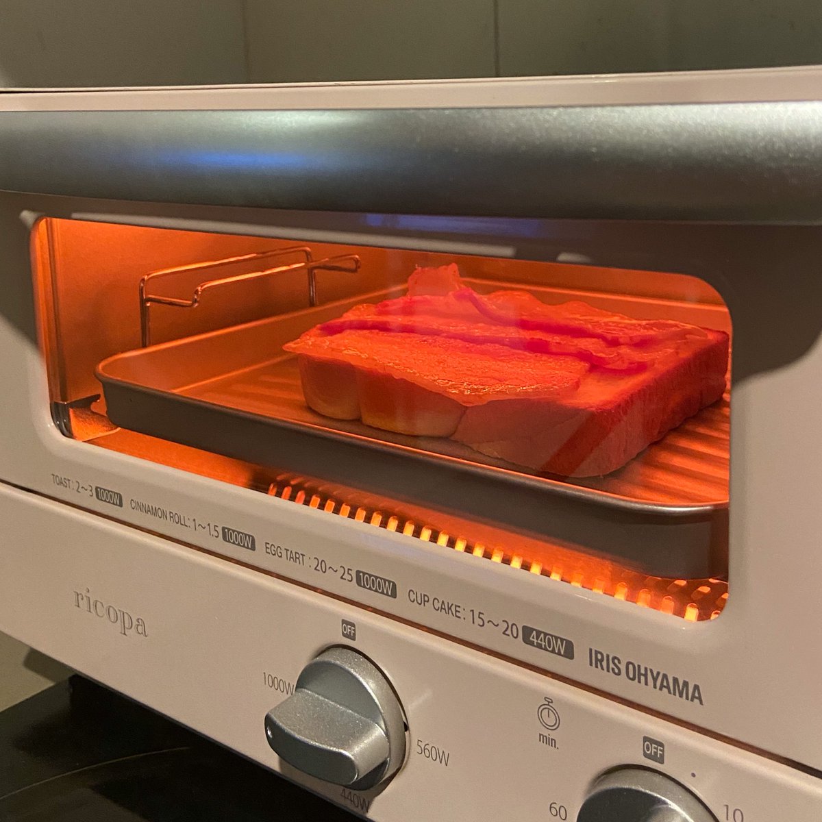 itfeelword's tweet image. เตาอบสีชมพู💘 หน้าตาน้องน่ารักมากเลย ชอบตรงที่เค้าเขียนคำแนะนำไว้ที่หน้าเตาเลยว่าอบอะไรใช้ความร้อนเท่าไหร่ เวลากี่นาที คือทำอาหารไม่เก่งแบบเราก็ทำได้สบายเลย เป็นอีกหนึ่งสิ่งที่แนะนำให้มีติดครัว 👍🏻

แปะพิกัดคั้บ : s.lazada.co.th/s.8dEN4?cc