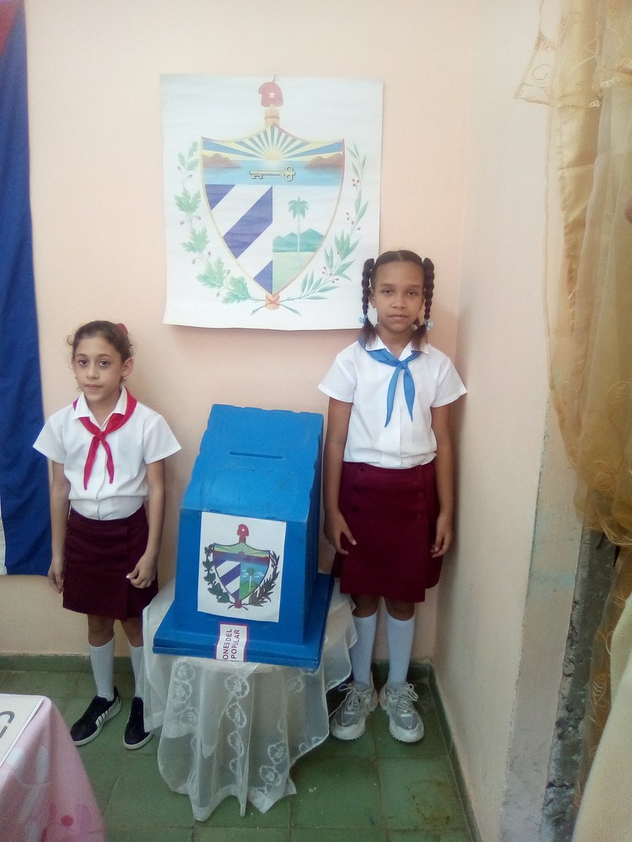 #YoVotoXTodos Voté por mis candidatos y mi pequeña Carla Beatriz junto con su compañerita custodió la urna.Esa es mi #Cuba en la #ProvinciaGranma <a href="/CapoNapoles/">Yanaisi Capó Nápoles</a> <a href="/DiazCanelB/">Miguel Díaz-Canel Bermúdez</a> <a href="/MilanesJerez/">Wilver Jerez Milanés</a> <a href="/DrRobertoMOjeda/">Dr. Roberto Morales Ojeda</a> <a href="/CNCTVGranma/">CNC TV Granma</a> <a href="/lademajagua/">La Demajagua</a> <a href="/CMKXDigital/">CMKX Radio Bayamo</a> <a href="/CanalCaribeCuba/">Canal Caribe</a> <a href="/DeZurdaTeam_/">DeZurdaTeam 📳</a>