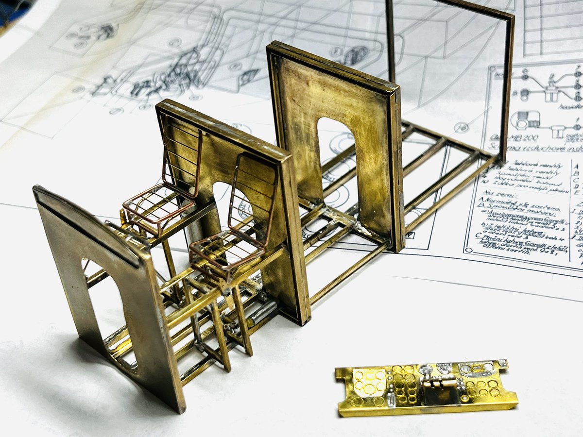 Adam57041026's tweet image. Aero MB-200 1:32 (scratchbuild) Průběžné doplňování detailů do střední části trupu. Mírně vpřed 😅č.3 #kitmaker #scratchbuild
