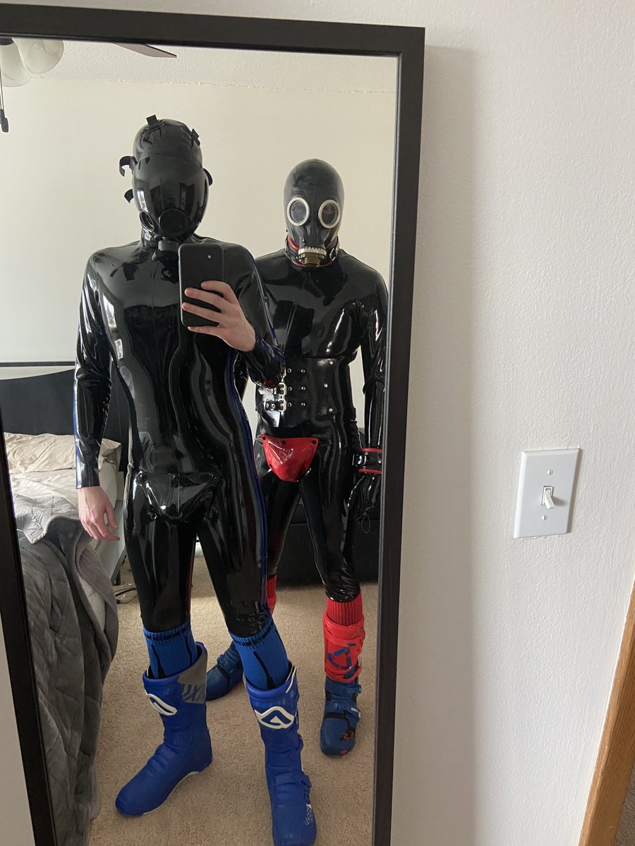 oh uhhh? we’re um emotional support drones, officer. dj’wanna come back to our compound and see? [def a trap 🚨]

w/ <a href="/DustyBitez/">Drone Dog Dusty</a>