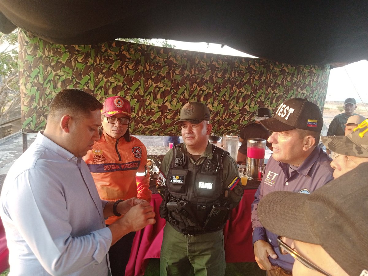 BTT_Carabobo's tweet image. #25Mar El Personal Directivo de @BTT_Carabobo @Invest_vzlaofic y @TransporteGobVe #Carabobo , presentes en el 5to acto de Motorizados de @GNB41_CARABOBO #Felicidades..
@oficial_intt @jesusparislara @ZODI45_Carabobo @PNBVzla @ANRO2011 @CeballosIchaso1 @rafaellacava10 @MijpVzla