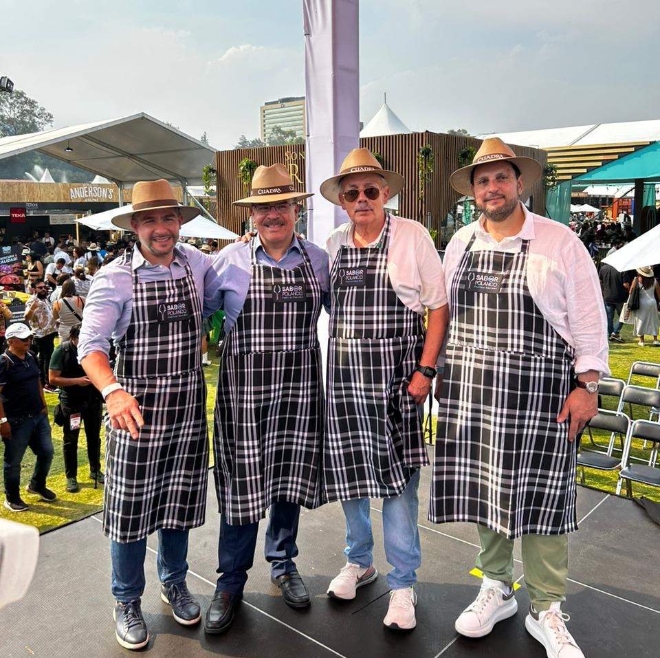 canirac's tweet photo. 🍇Así celebramos la inauguración de la 9ª edición de @SaborEsPolanco,  el #FestivalGastronómico que reúne la mejor oferta #gourmet en la #CDMX

🍷🍴¡No te pierdas está deliciosa experiencia! https://t.co/rTbijJ6Oz0