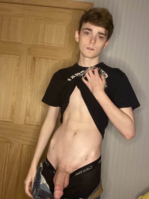 get me hard before work? https://t.co/X4kpM9z8w5