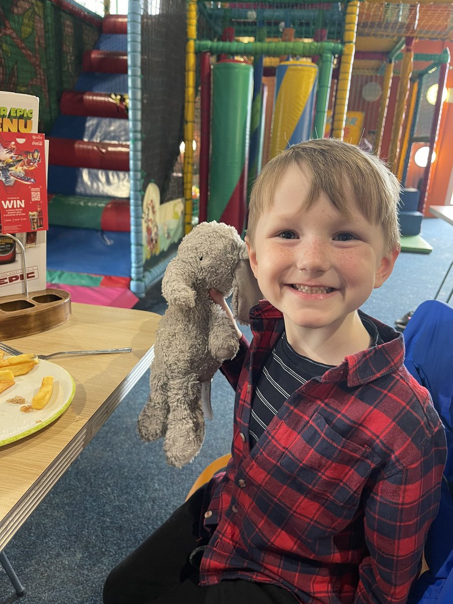 nathhb100's tweet photo. @newhallelephant Alex loved spending time with Elvis this weekend 🐘 https://t.co/FGjS8Ls5H1