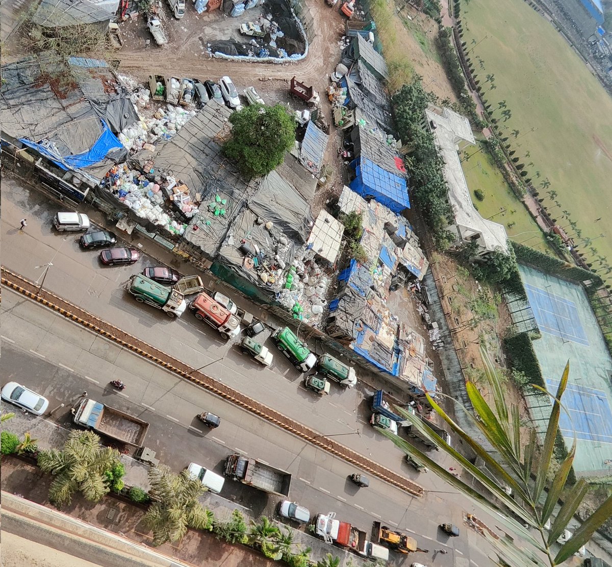 Illegal water tanker and debris dumping, right in front of you! This is going on without the fear of law and order! Several complaints but no action? What's going on? Why is this ignored? #veeradesai road Andheri West