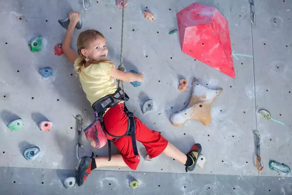L’Oms recomana que els nens i nenes de entre els 5 i 17 anys facin una hora d’exercici físic diària. L’Hospital de Sant Joan de Déu diu que el 80% no ho fan. 
sjdhospitalbarcelona.org/ca/noticies/80…