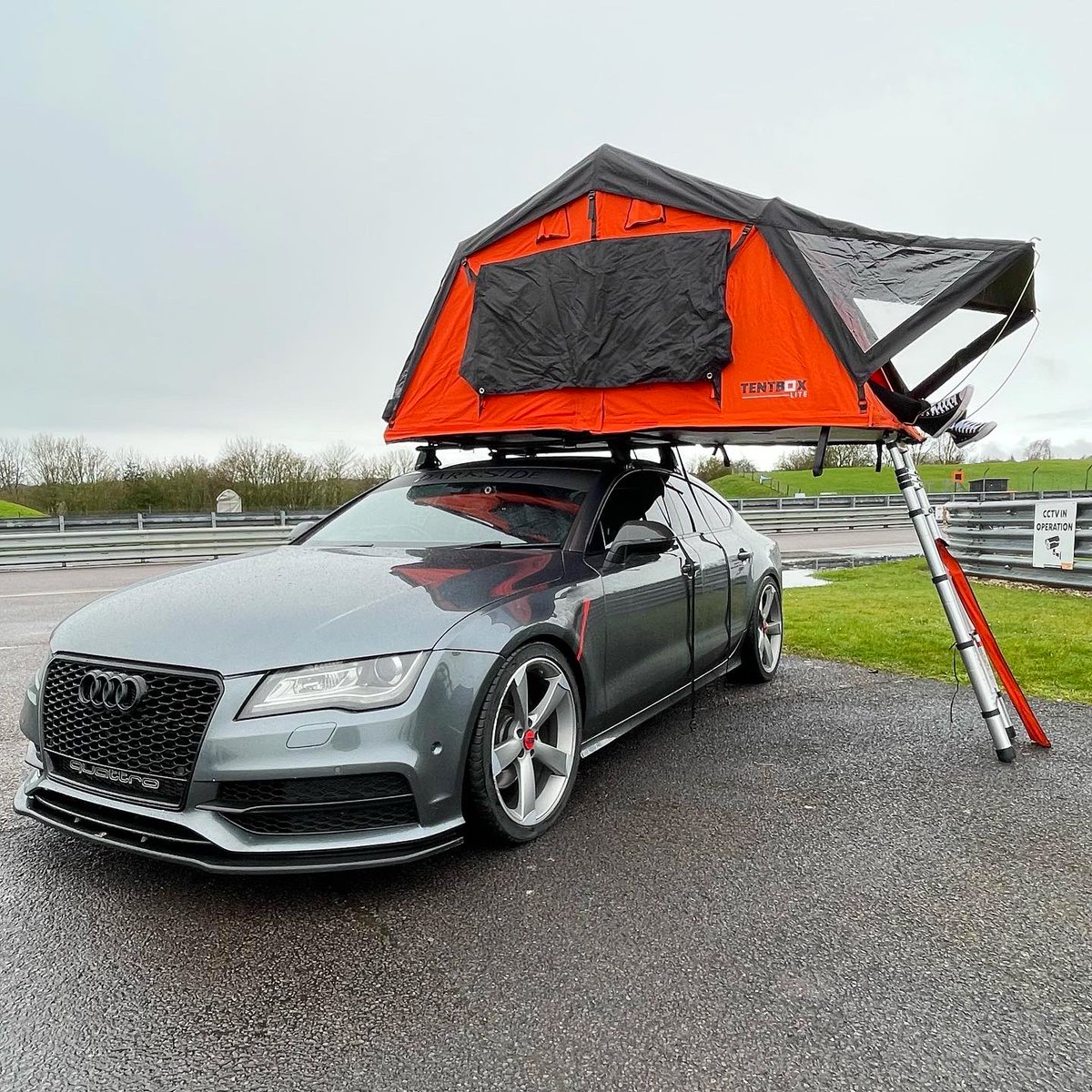 Popbangcolour's tweet photo. A few more highlights from the @HendyPerform #CoffeeRun this morning @thruxtonracing - mildly moist, but a variety arrived 🚗💦
#Thruxton #HendyPerformance https://t.co/bg6ajsj2NB
