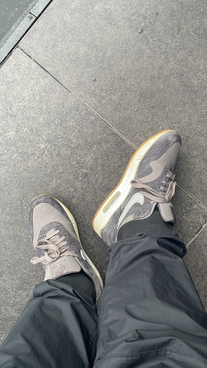 Dc5Washington's tweet photo. @stockx Easy https://t.co/PDCLiWHT8z
