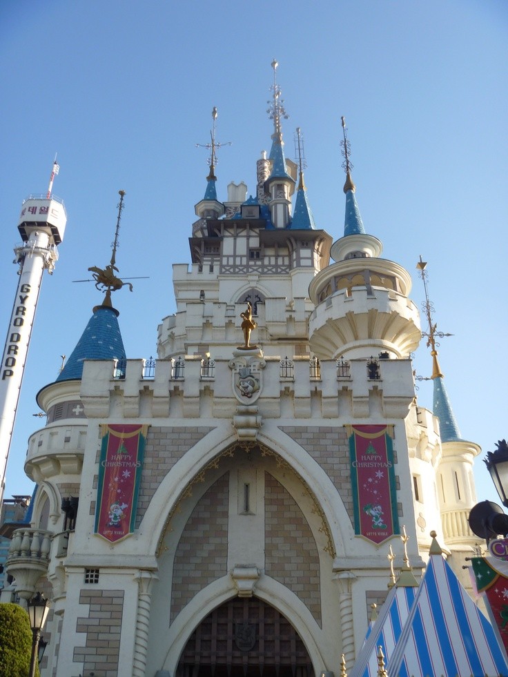 VIRIYA0's tweet photo. ㅤ
26.03.2023⠀━━━━ X pm
#SUNDAYFAMTIME
ㅤ
zawitaliśmy do Lotte world! będę miała szansę się zrelaksować oraz wybawić do ostatniego tchu! uwielbiam takie miejsca — a teraz oddaję się w ręce tego miasteczka, niech mnie pochłonie 🛸 https://t.co/dTDl3sIuLD
