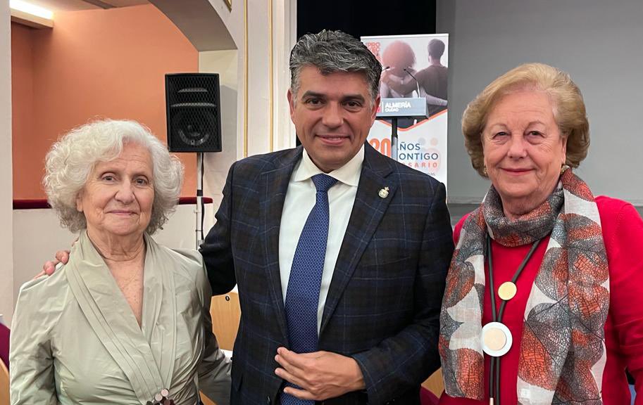 miguelcazorlag's tweet photo. Como cada año, he acompañado a mis queridos amigos de @ph_almeria una asociación de grandes profesionales que recuperan, revitalizan y sanan a personas que requieren su ayuda por adicciones o por otras terapias. Gracias por todo lo que hacéis, sois geniales. https://t.co/FI7Ob1aNbo