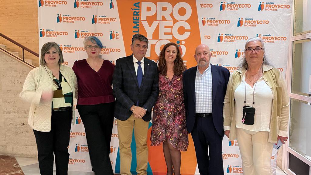 miguelcazorlag's tweet photo. Como cada año, he acompañado a mis queridos amigos de @ph_almeria una asociación de grandes profesionales que recuperan, revitalizan y sanan a personas que requieren su ayuda por adicciones o por otras terapias. Gracias por todo lo que hacéis, sois geniales. https://t.co/FI7Ob1aNbo