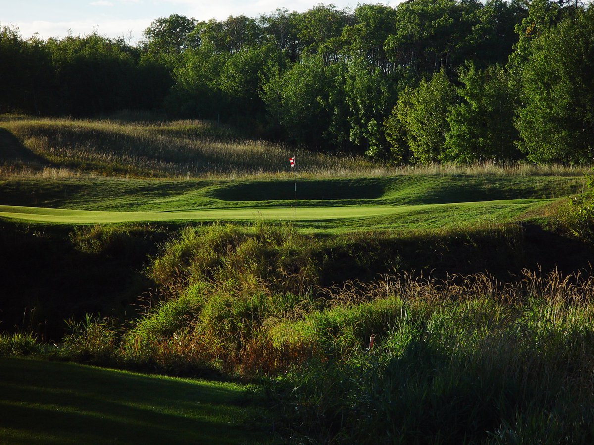 We are hiring for the 2023 season!

Please send resumes to manager.wolfcreek@golfnorth.ca 

Grounds Crew
Food &amp; Beverage Supervisor
Food &amp; Beverage Servers/Beverage Cart
Head Chef
Line Cook
Dishwasher
Pro Shop Staff
Golf Services Staff
Housekeeping/Clubhouse Cleaning Staff