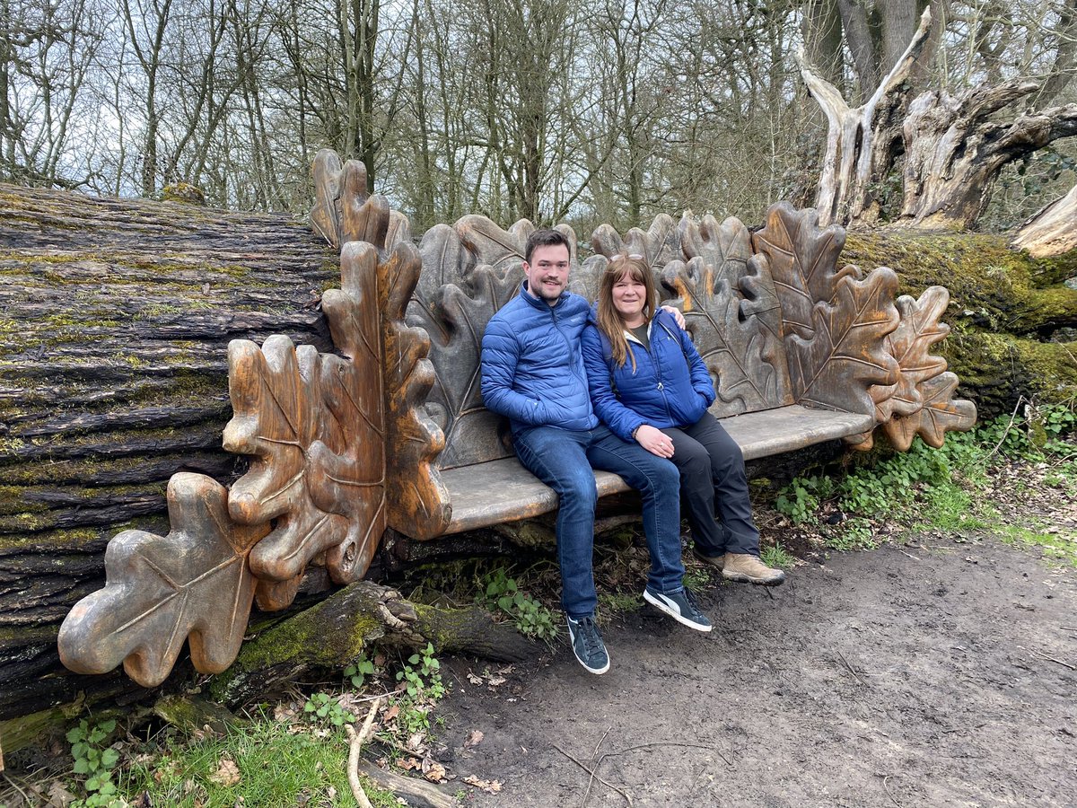 paulcoombes844's tweet photo. A lovely circular walk of the lakes / oak woods around @BlenheimPalace with @paulasykes1971 &amp; @RossSykes117 this afternoon 😎 
🐦 Red Kites, Treecreeper, Nuthatch, GSWoody, nesting GCGrebes, Mute Swans x3, Coots. Jackdaws, Rooks &amp; LTTits building 📸 Muntjac Deer 
26 Mar 2023 https://t.co/jV652h8zpi