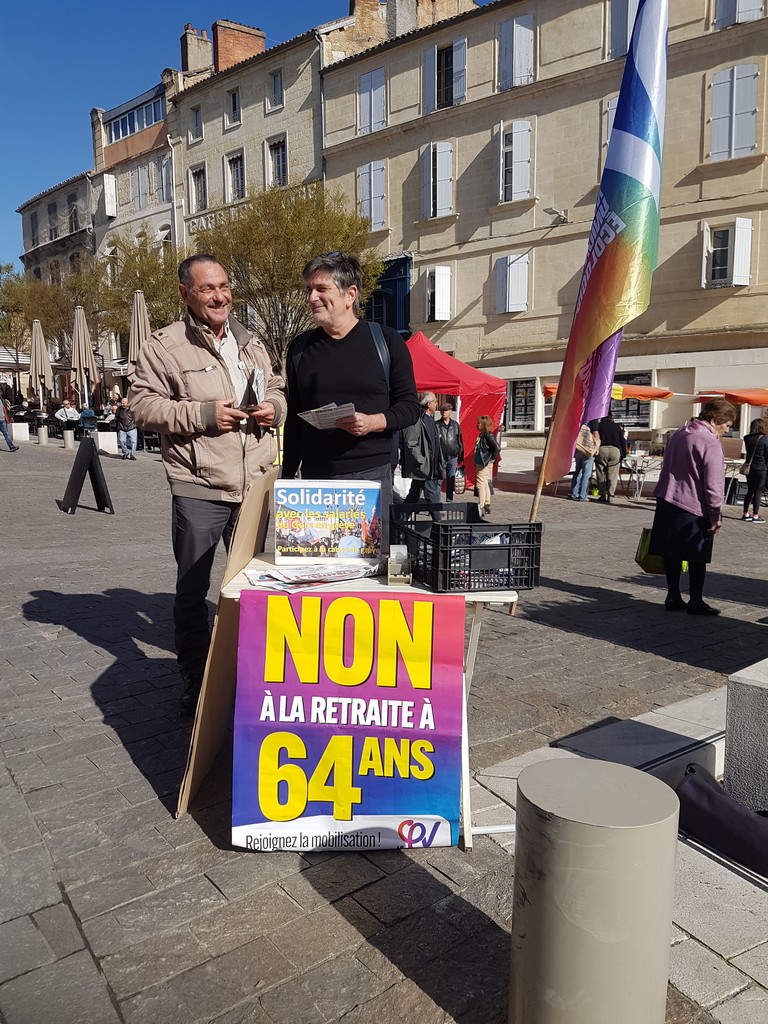 GersInsoumis's tweet photo. ✌️ Ce samedi, les militants LFI #Auch, #Simorre, #Mirande organisaient en collab avec des militant-es PS, section Auch, une #CaisseDeGreve au marché en Haute-Ville, au profit du personnel en grève du lycée du #Garros et de Lannes #Lectoure en reconductible.
📷 3 : Y. Faucoup https://t.co/Lqek2gJpW3