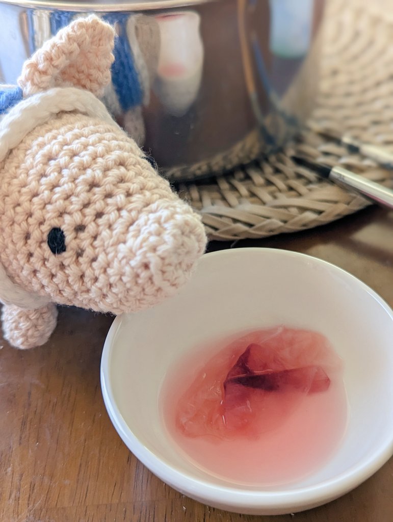 kupoknots's tweet photo. Didn't have pink dye so I made my own from my old, dried up bouquet of tulips I got a few weeks ago. (⁠ ⁠◜⁠‿⁠◝⁠ ⁠)⁠♡ Now I just need a cute pink bow to go on Poogie's tail. 🐽🐖

@monsterhunter 
#MonsterHunter #poogie 🐷 https://t.co/P88YIfZHCI