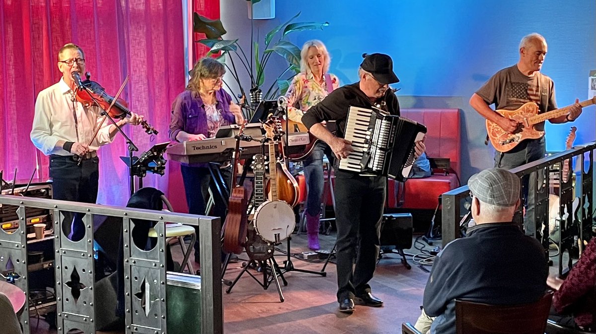 Vanmiddag Country Café Concordia met Change of Key, Eppie Franken (virtuoos gitaar) en Rien. Country met een vleugje blues.