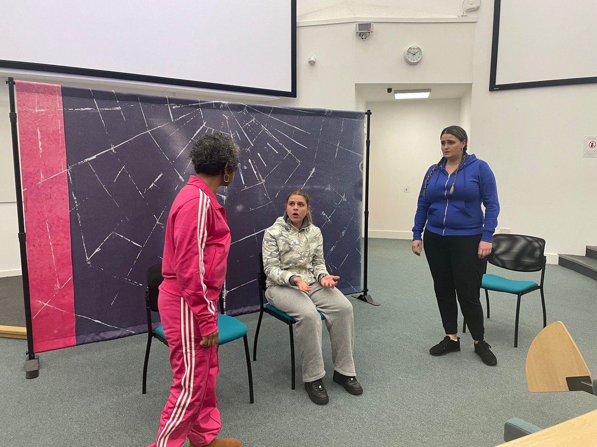 ToniWood3's tweet photo. The brilliant @CleanBrk ‘Catch’ performance @SalfordUni @KellyLockwood15 @MargaretRoweUoS @UoS_HealthSoc @UoS_SocCrim https://t.co/UzABJWwwHU