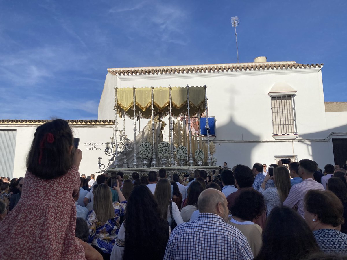 turismoruralosu's tweet photo. Emotivos momentos en  el preludio #ssosuna23 salida N S Encarnacion de Fatima en su barrio #osuna https://t.co/jKBKZBs0PY