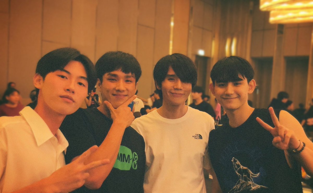 PloyPhachkarin's tweet image. 💙💚💛🧡❤️💜🤍🤎💖 #GmmtvOuting2023