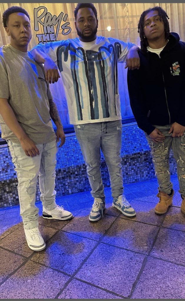 CbTrell's tweet photo. Same 🥷🏽’s with me 🩸💯#freechug😤 https://t.co/ZbIq947Pvy